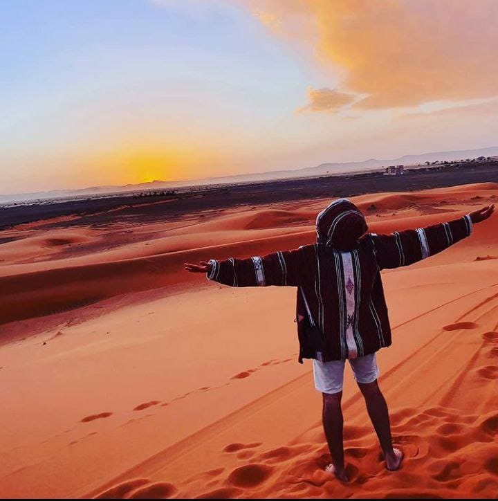 Plonge dans un univers de liberté avec notre Desert Vibe Hoodie.